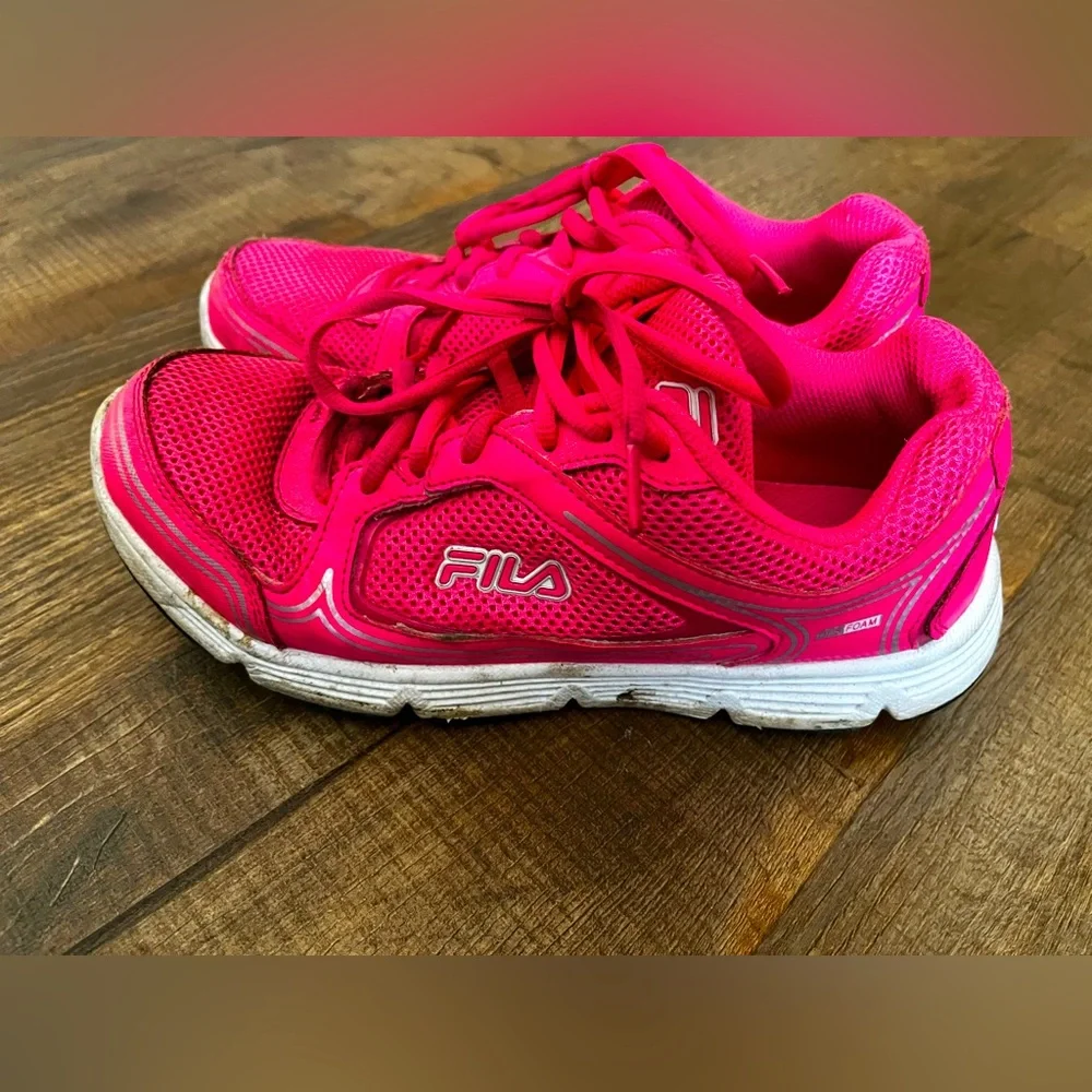 FILA pink athletic shoes. Comfortable & cute. Women’s size 8.5